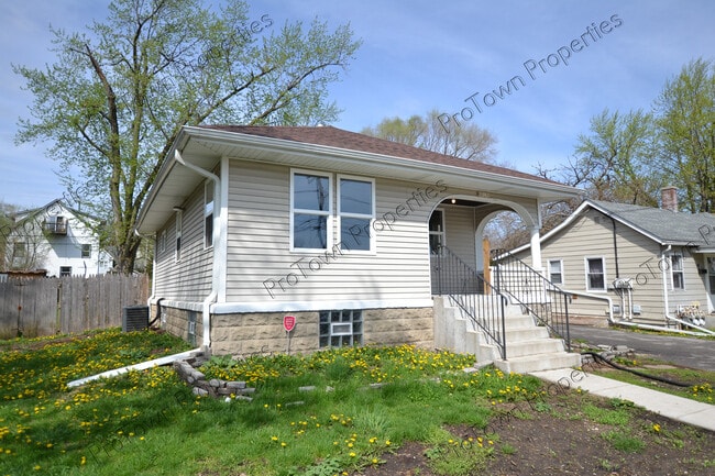 Building Photo - 213 Hyde Park St