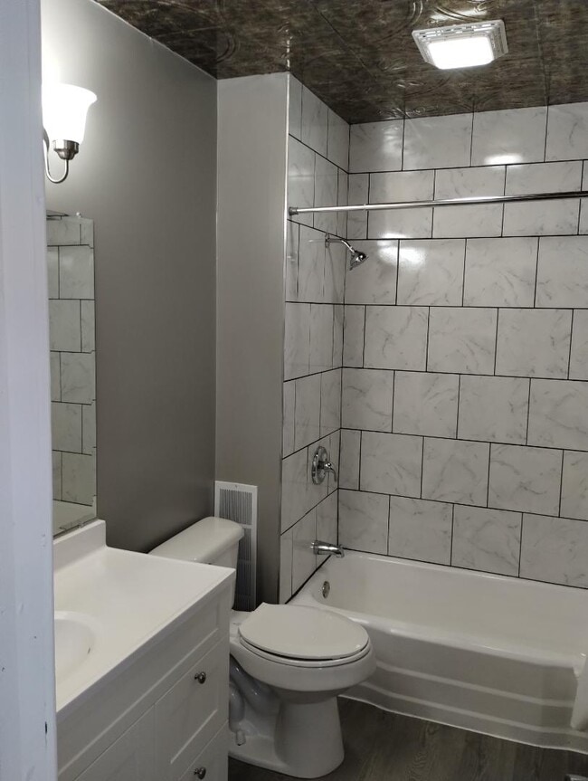 Photo - 2647 White St