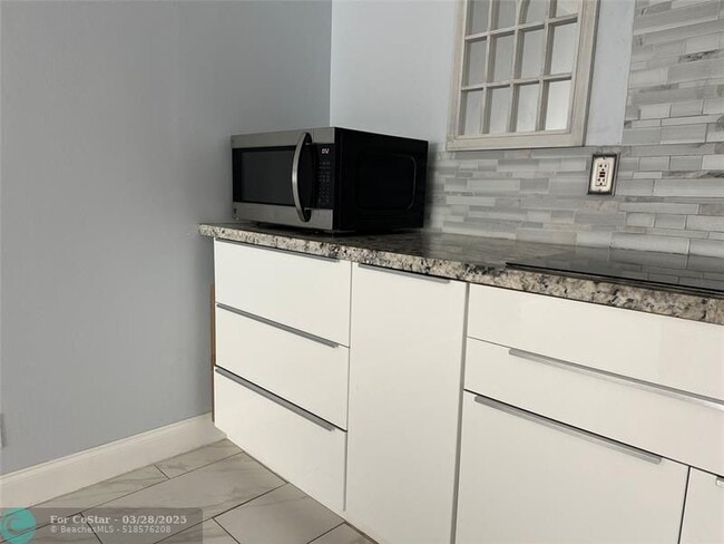 Photo - 5720 NE 22nd Way Unidad 401-4