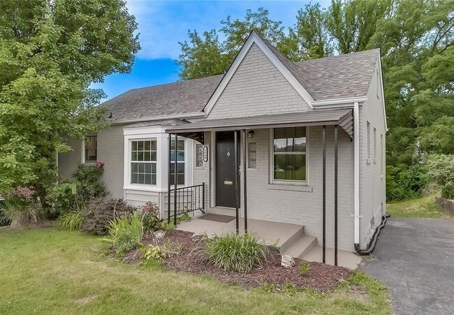 Building Photo - A Little Gem with Big Brentwood Energy