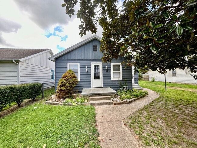 Building Photo - 1321 E Oregon St Rental