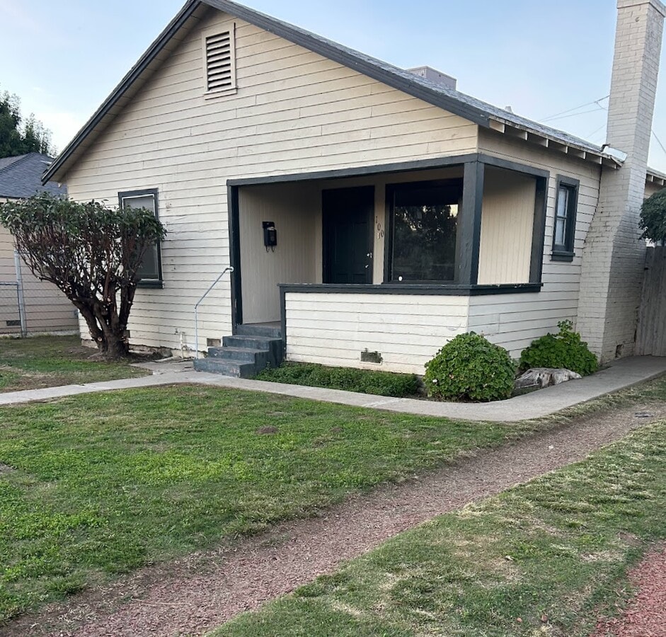 Photo - 100 W Howard Ave