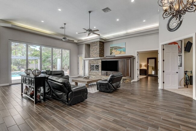 7417 Doe Ave