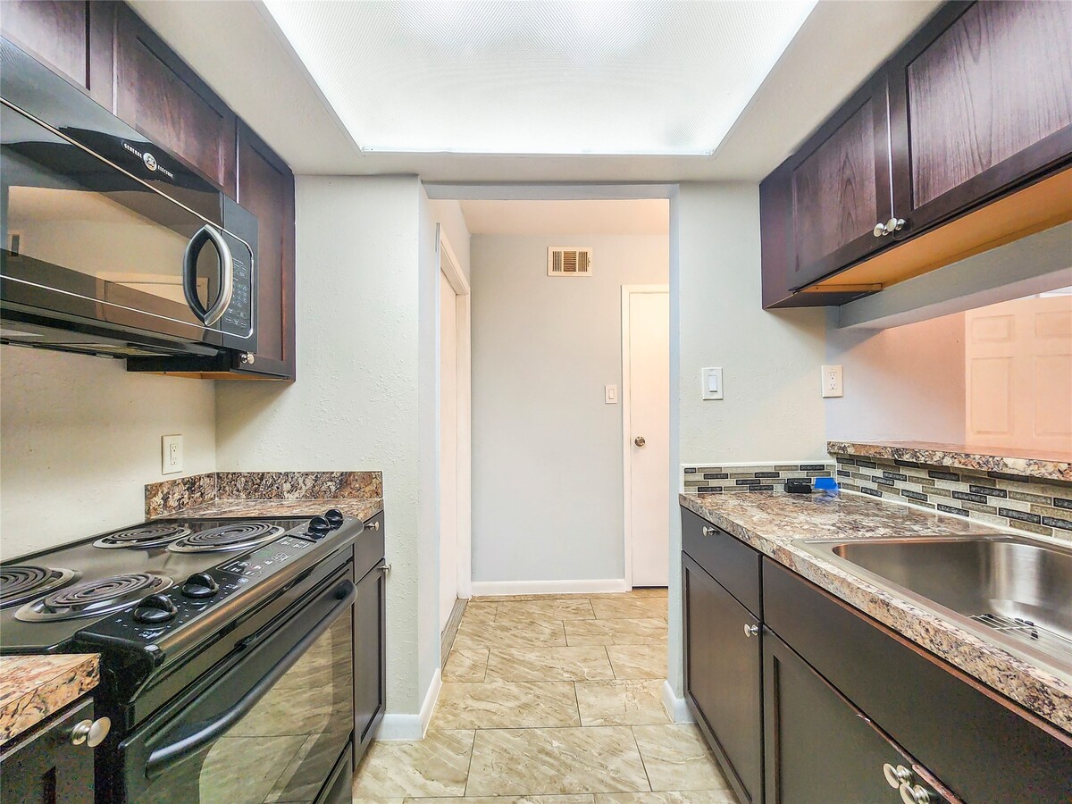 Photo - 2820 S Bartell Dr Unidad 1