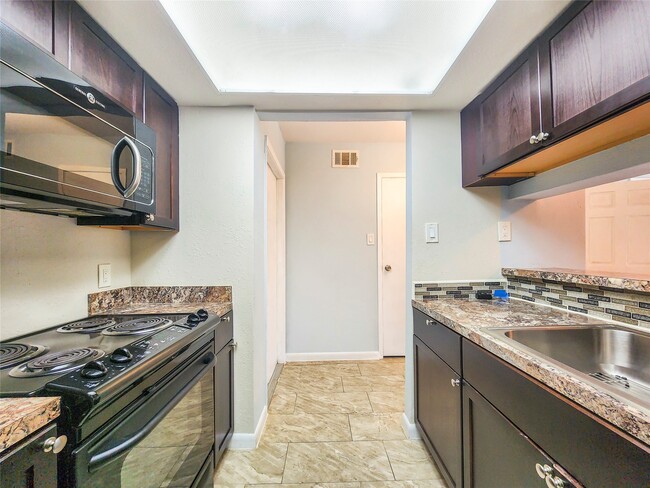 Building Photo - 2820 S Bartell Dr Unit 1