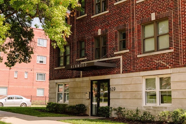 Building Exterior - Kenwood Apartments