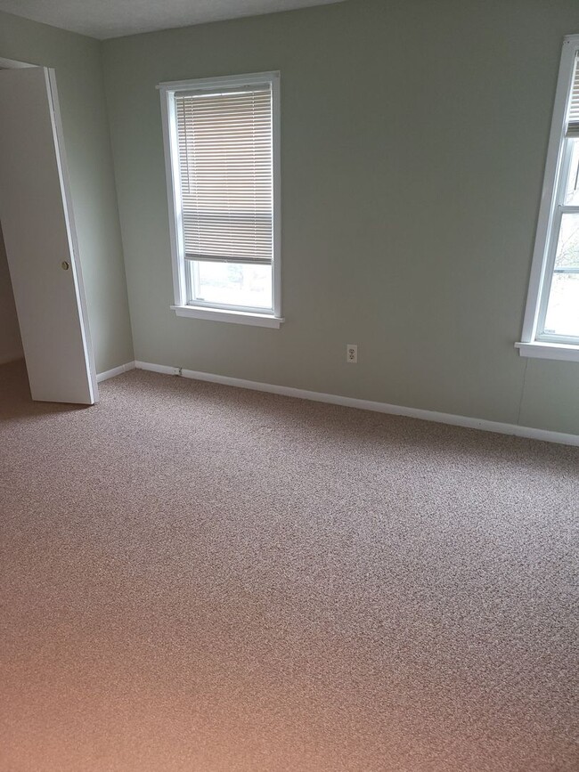 Building Photo - Fairview Unit Up Rental