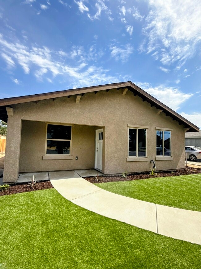 Building Photo - 413 Alameda Ave