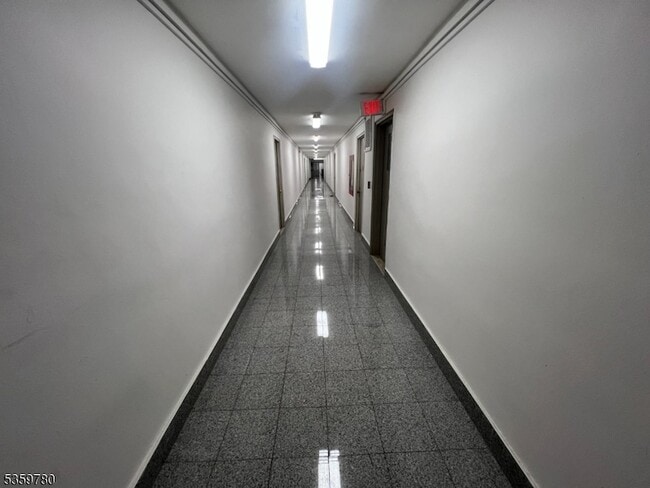 Photo - 39 E 39th St