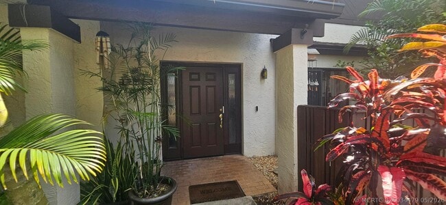 2511 Carambola Cir N