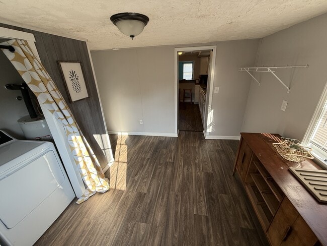 Photo - 574 W High St