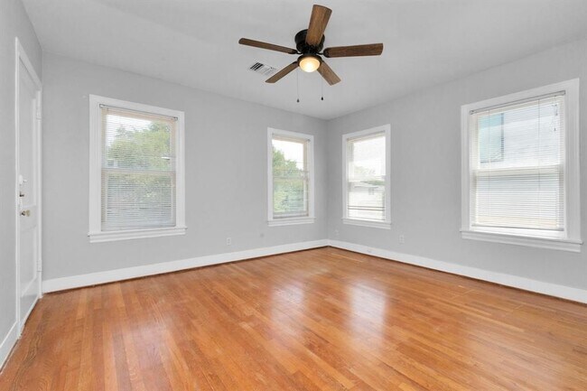 Photo - 2347 Sheridan St