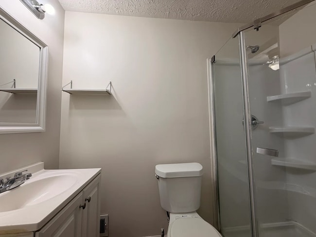 Photo - 3 Bed with extra loft room upstairs and 2 Bath in Atlanta!