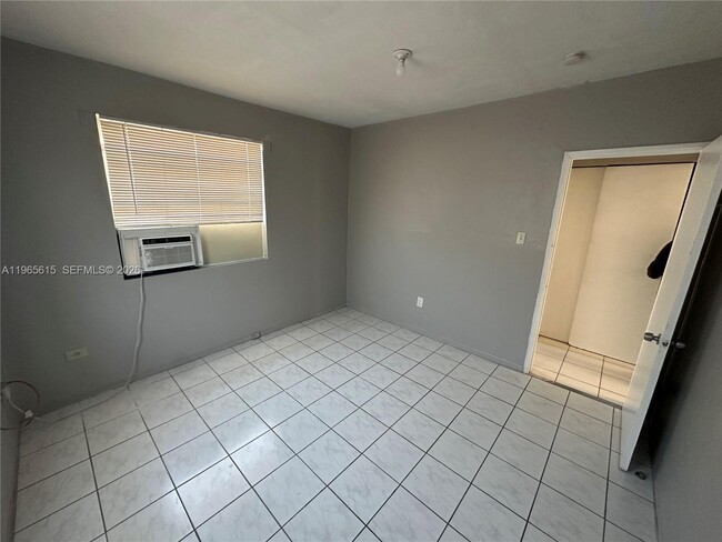 Photo - 4210 SW 25th St Unidad 1