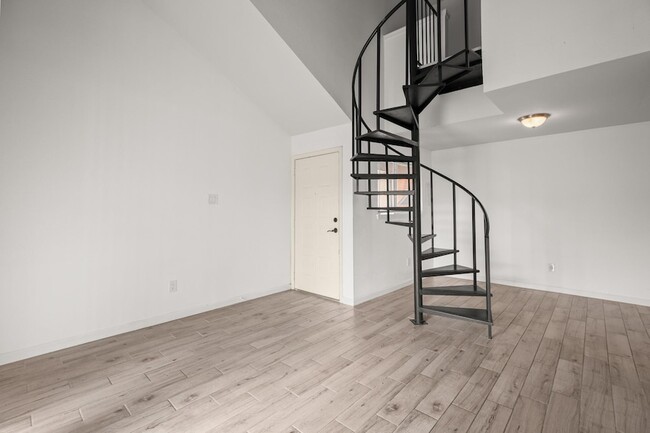 Building Photo - 1840 Burton Dr Unit 174