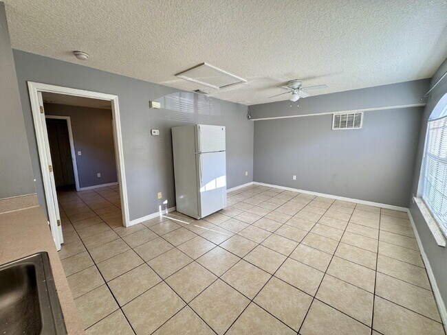 Photo - Studio Apartment – 1 Bed / 1 Bath – Davenport, FL Unidad B