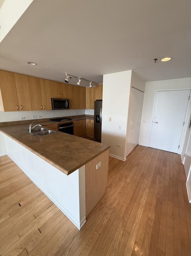 Photo - 1515 S Prairie Ave Unit 617