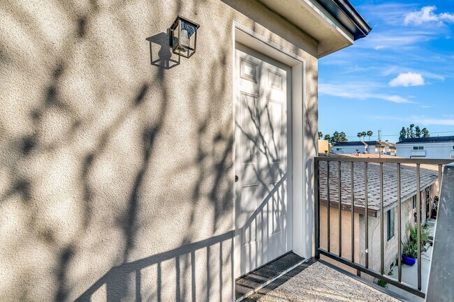 Photo - 11845 Hamlin St Unidad Upstairs ADU