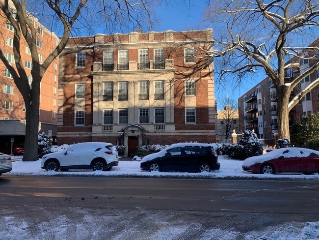 Building Photo - 1509 Oak Ave Unit 2 South
