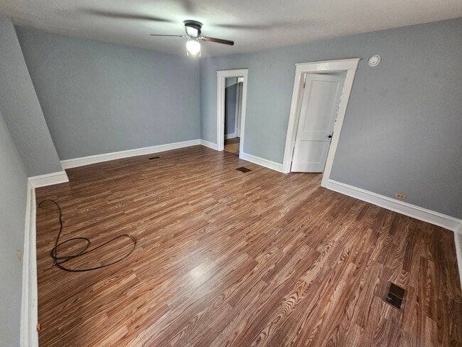 Building Photo - 430 W Clinton St Unit B