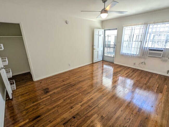 Photo - 729 N Edinburgh Ave Unidad 3/4