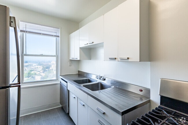 125 Cambon 3BR, 3BA Penthouse - Parkmerced Apartments