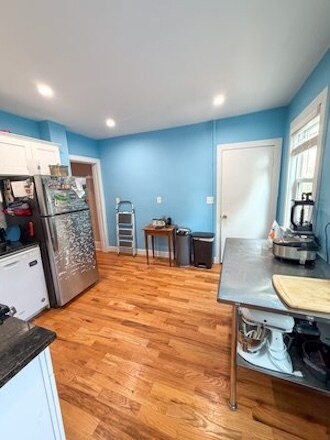 Photo - 12 Donnybrook Rd Unit Cozy 3 bed in Oak Square!