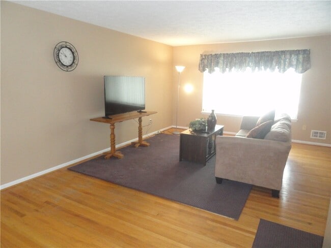 Photo - 64 Greenway Blvd