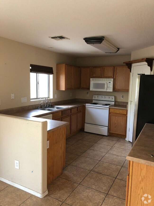 Building Photo - 4 Bedroom + Loft- El Mirage