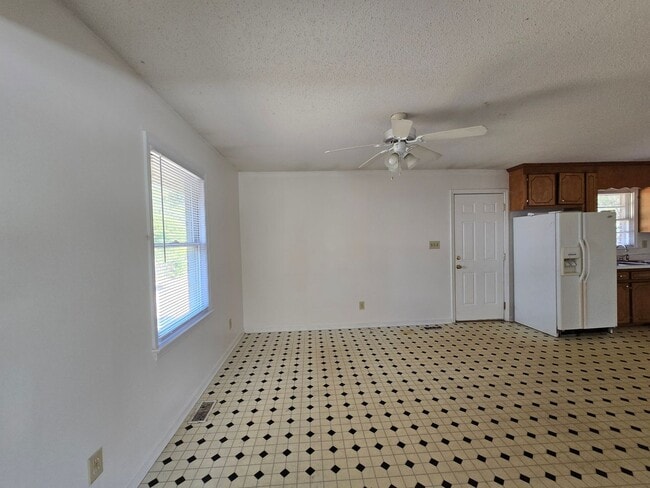 Photo - 1929 Crestview Dr