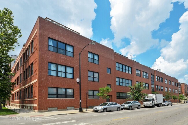 Building Photo - 1728 N Damen Ave Unit 208