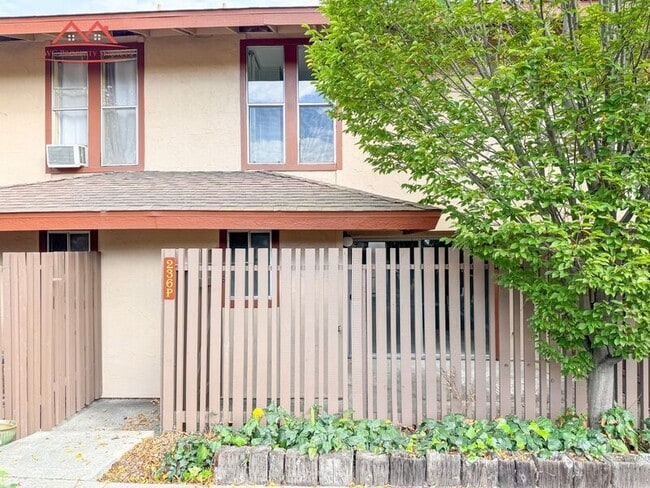 Building Photo - 236 Red Oak Dr E