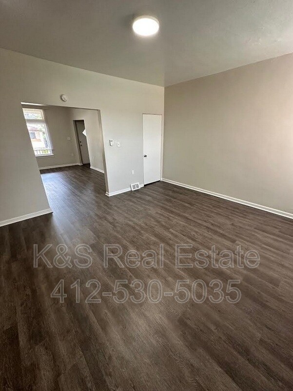 Photo - 527 Marwood Ave