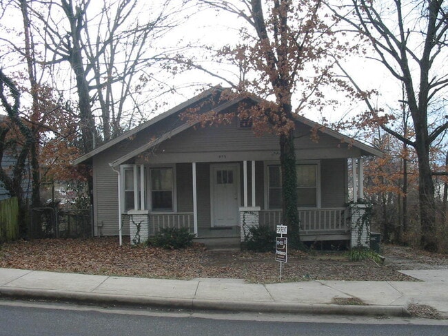 Building Photo - WALKING DISTANCE TO THE U OF A!!!