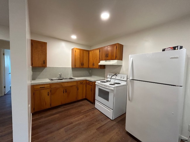 Photo - 890 E 9th St Unit 1