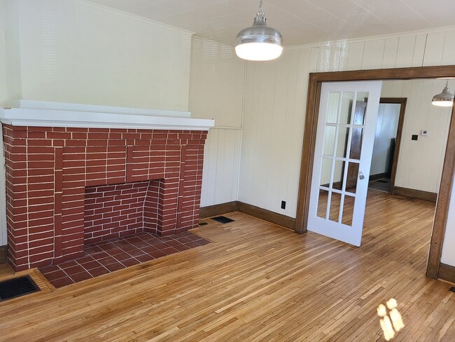 Photo - 214 E Kelso Rd