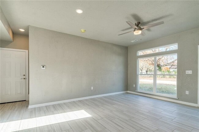 Photo - 402 E Hemlock St