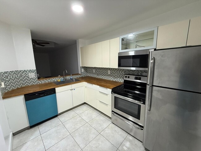 Photo - 14111 SW 121st Pl Unit 4