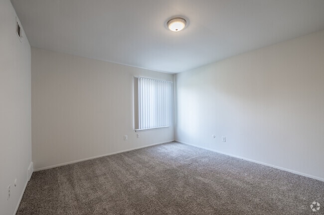 1BR, 1BA - 764SF - Bedroom - Waters Edge Estates