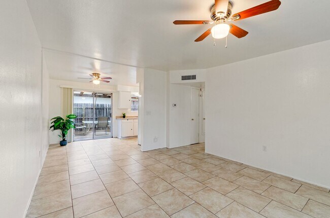 Photo - Centrally located 1 bedroom, 1 bath with bonus Den in a duplex, SW side of Swan & Grant.