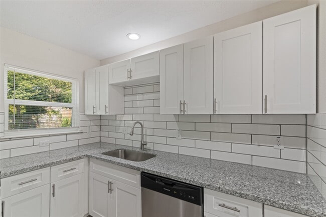 Photo - 5405 Chennault Rd