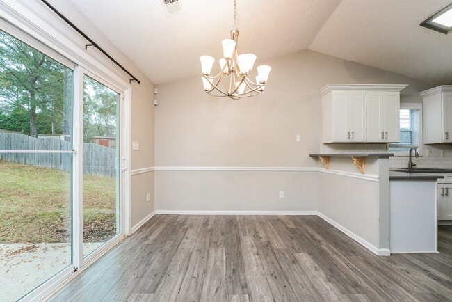 Photo - 509 Sarah's Ln