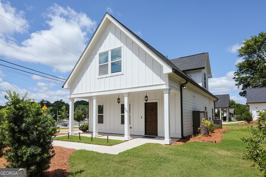 499 Little Oak St