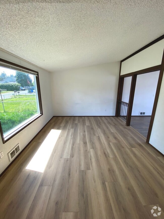 Building Photo - 3bd/1 Ba Rambler in Spanaway Rental