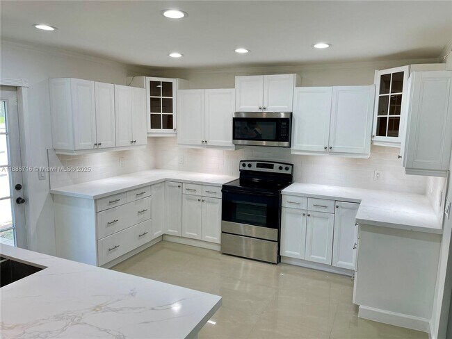Photo - 1400 E Hawthorne Cir