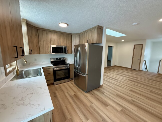 Photo - 1004 Castlewood Dr