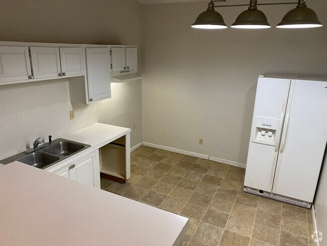 Building Photo - 26 N Pacific St Rental