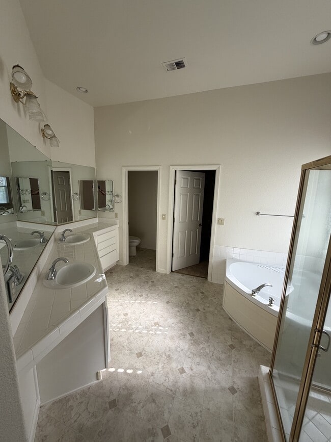 Photo - 4891 Foxcreek Trail