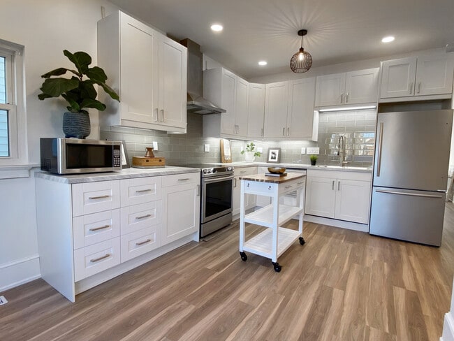 Remodeled Kitchen (lower) - 310 W Hayes Ave Unit 310 Lower