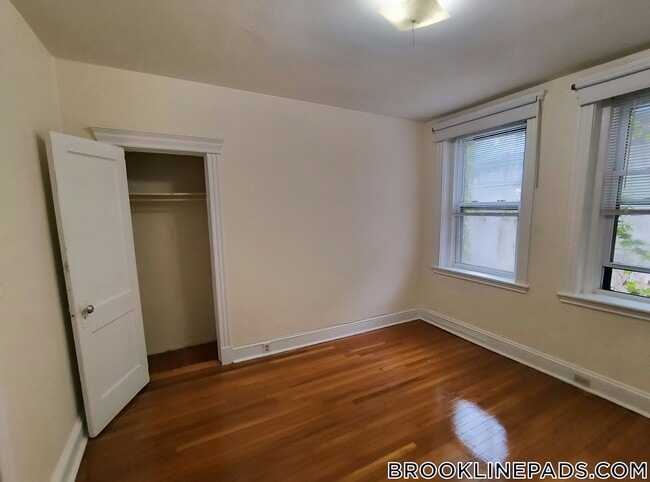 Photo - 352 Riverway Unidad 5